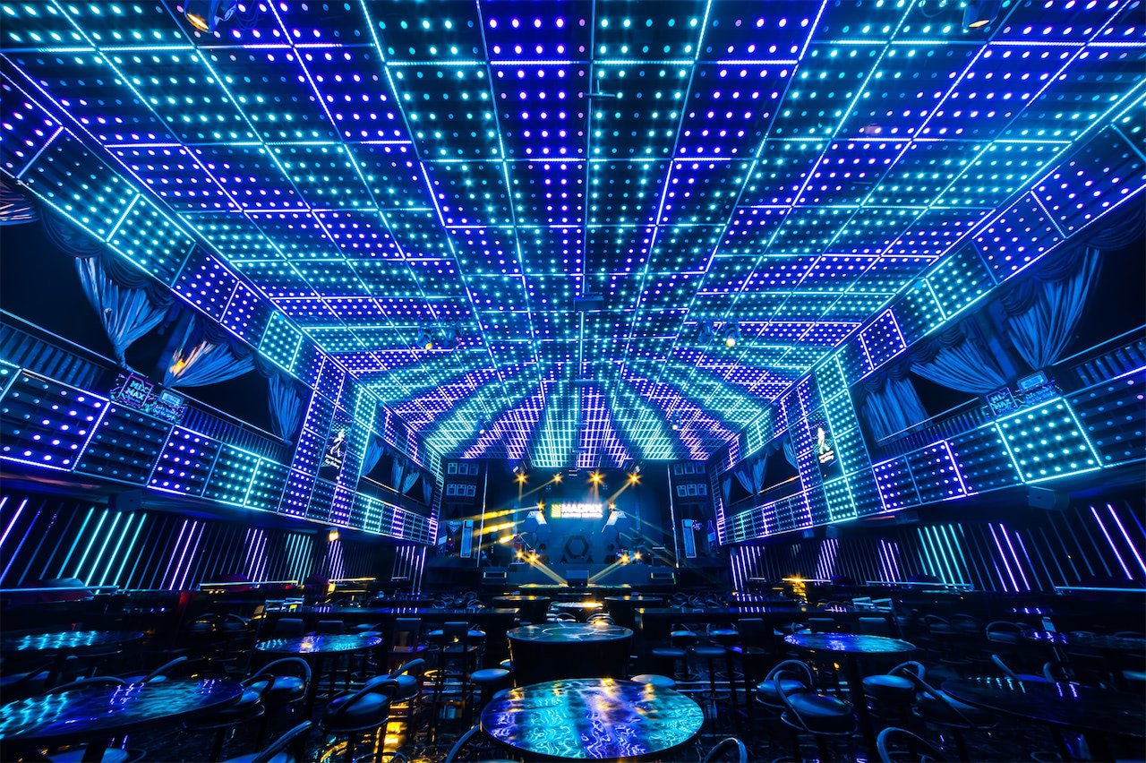 MADRIX architectural lighting at a hospitality venue
